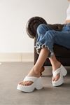 Kadın Monser Dolgu Topuklu Parmak Arası Terlik - Beyaz